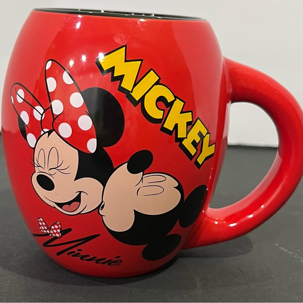 Disney Minnie and Mickey Mouse Kissing Mug